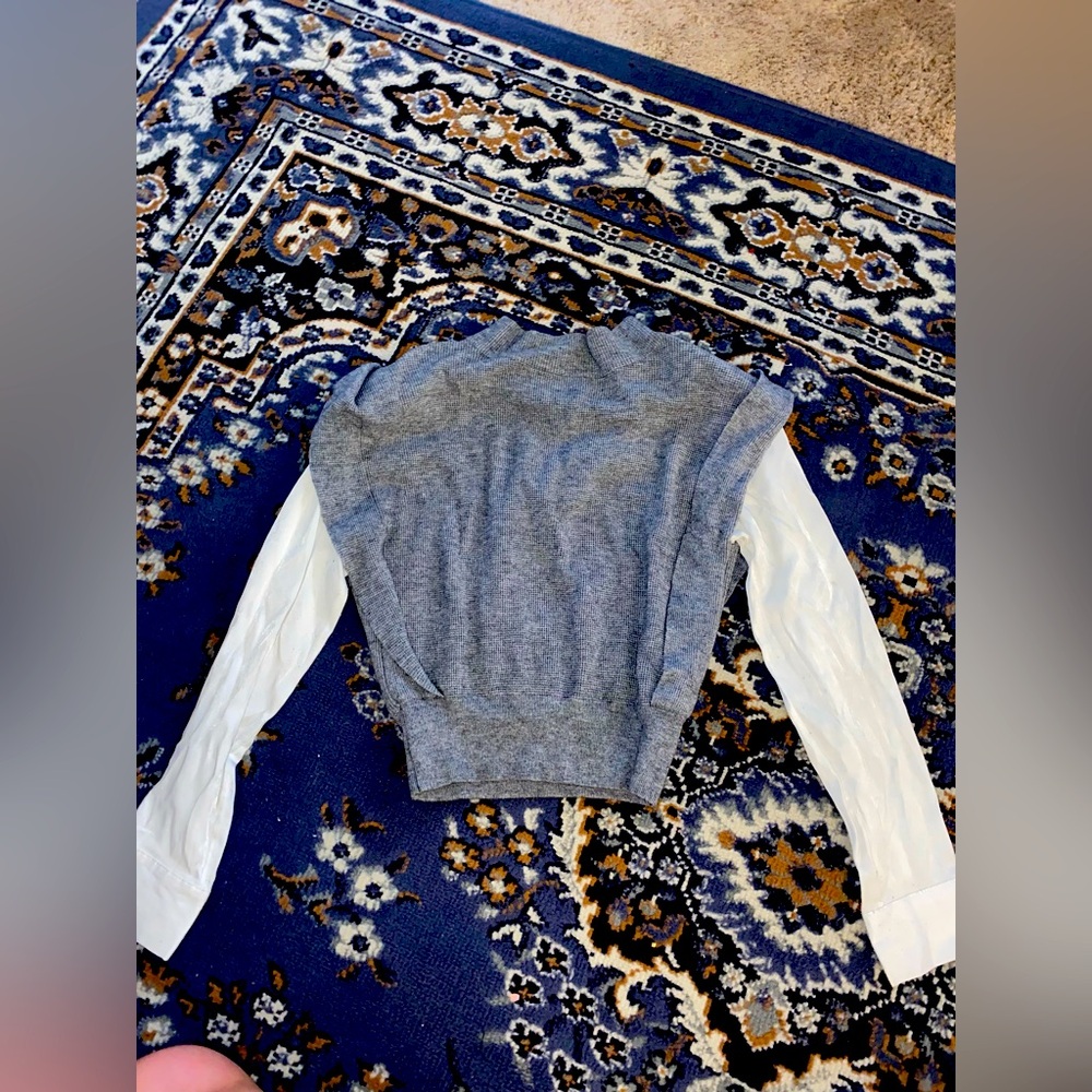 Beautiful long sleeve blouse with shoulder pads making you look more dressed up!